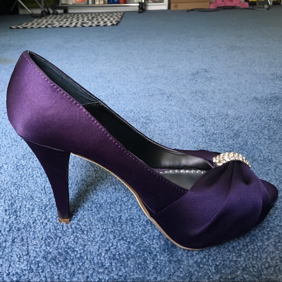 Michelangelo Diana lapis heels with crystal accent - Picture 6 of 6